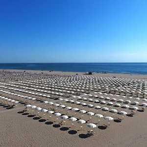 Campingplatz Albatross Mobile Homes On Mare E Pineta, Llido Degli Estensi